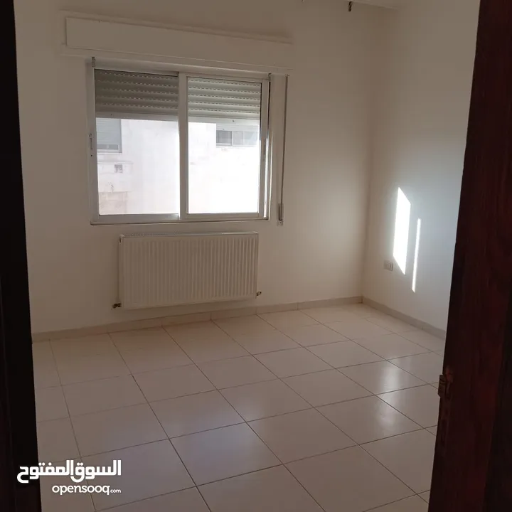 ام السماق / شقه فارغه للايجار/ باجره 400 دينار امكانيه الدفع شهري