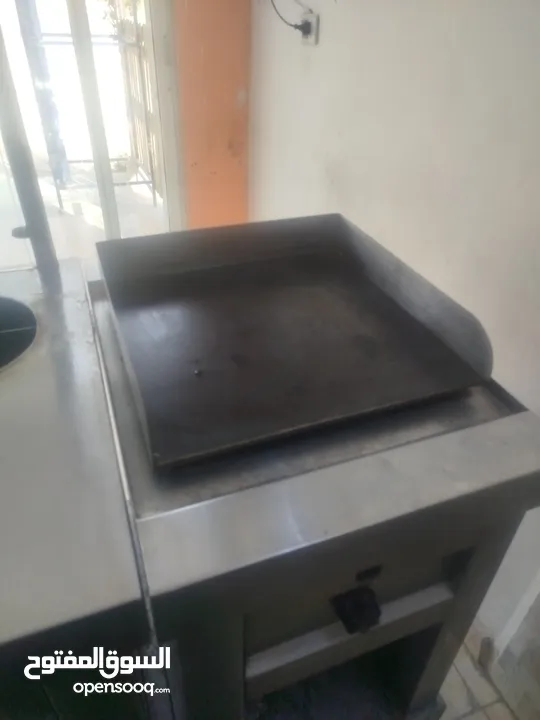 مطعم  شعبي حمص وفلافل للبيع بكامل معداته بكامل معداته وبسعر حرق
