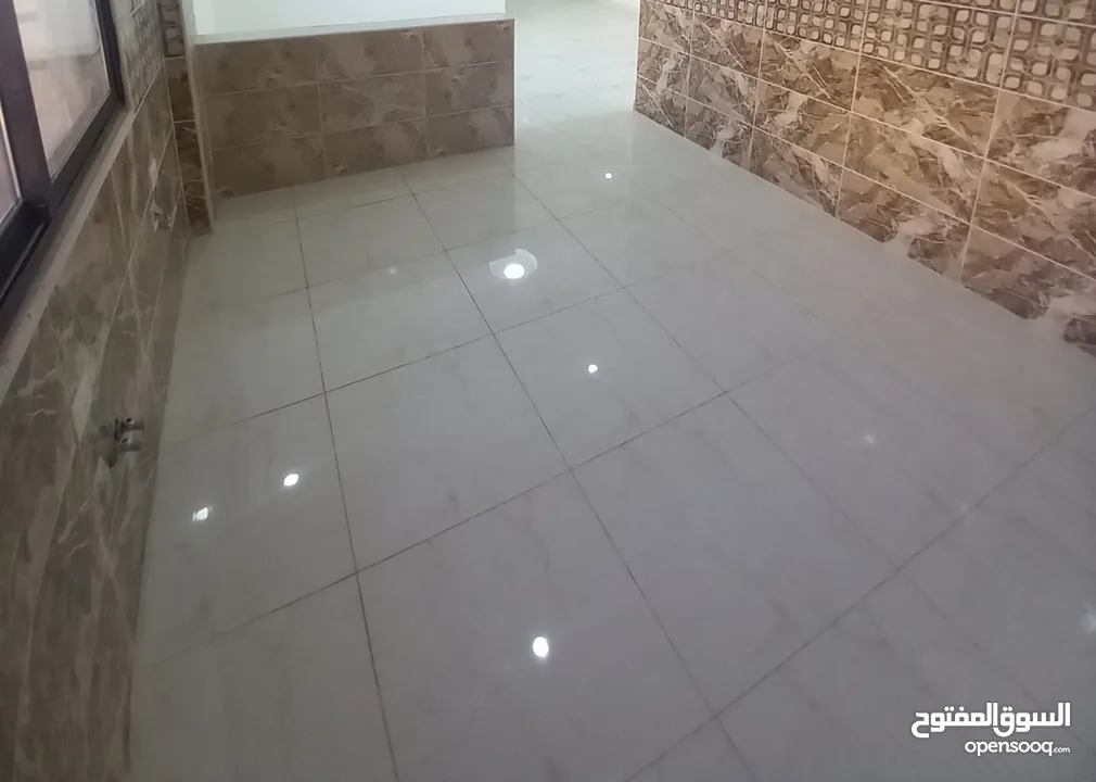 شقة ارضية جديدة للبيع بسعر مغري