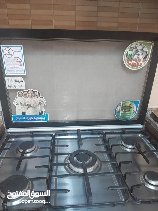 غاز مع فرن كبير للبيع بحالة ممتازة