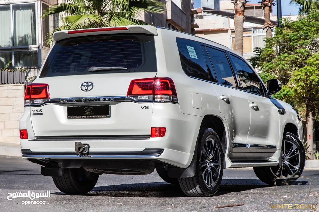 Toyota Land Cruiser 2021 Gx-r V8 Grand Touring   السيارة وارد الشركة و قطعت مسافة 45,000 كيلو