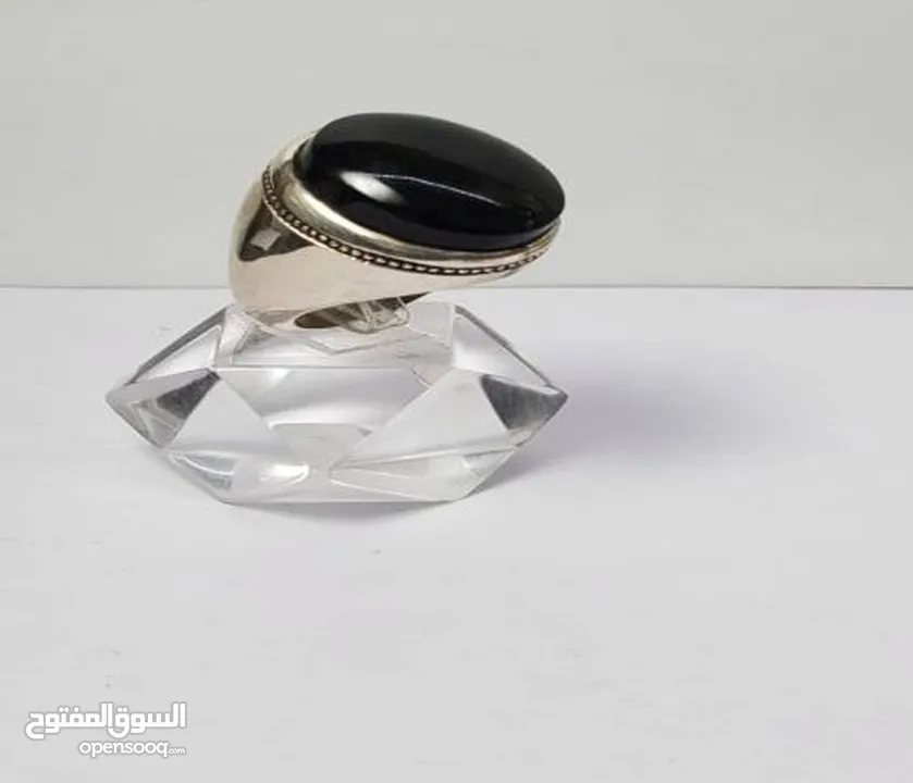 خاتم فاخرمصنوع يدويامن الفضة الخالصة(925) مزود بحجرالعقيق شجري طبيعي يتميز بنقوش فريدةعلي شكل شجرة ا