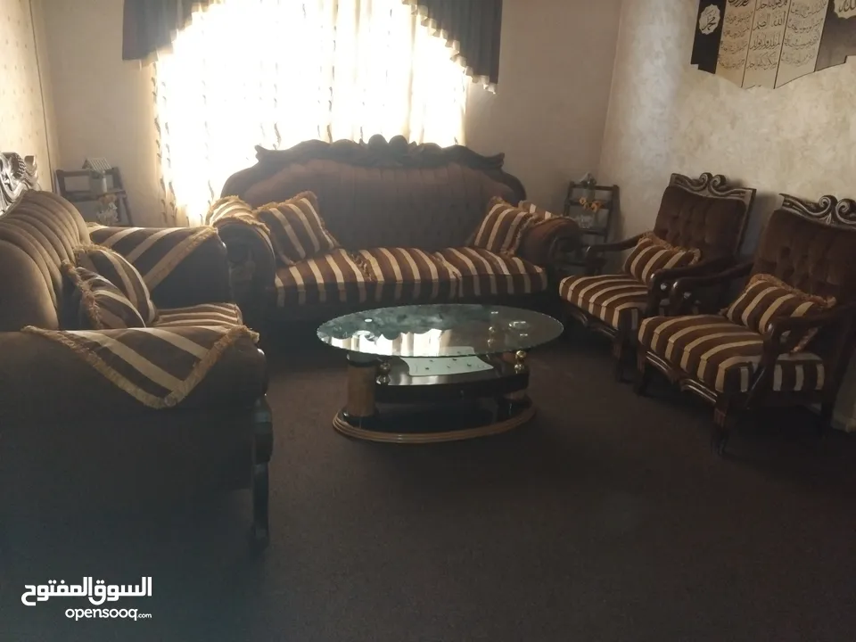 غرفة ضيوف خشب زان أصلي 100%مع طاولة وسط زجاج بحاله  جيده جدا