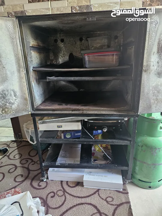 أغراض للبيع بداعي السفر موجودين في عمان ضاحية الأمير حسن غرفة نوم. مجلس عربي. فرن. محضرة. كفر كنب