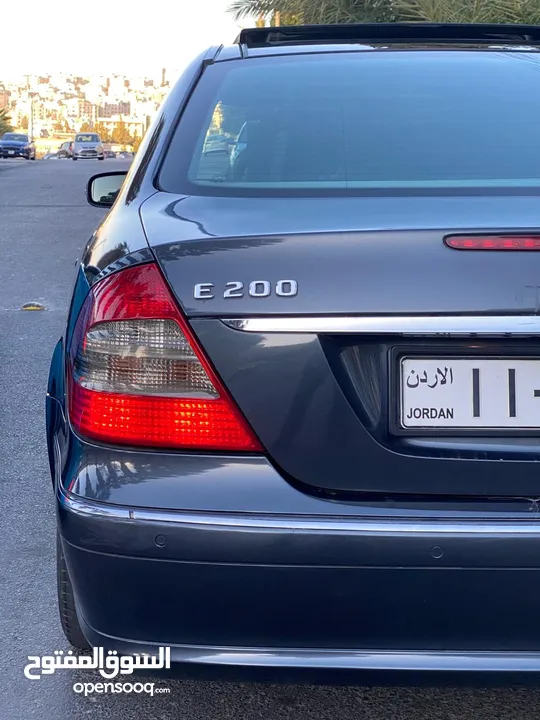 مرسيدس 2009 E200 بانوراما   استخدام شخصي  فل كامل وفحص كامل   وعداد قليل ((100 الف كم فقط