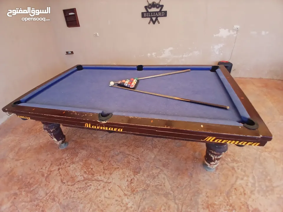 طاولة بلياردوا  للبيع  نظيفه