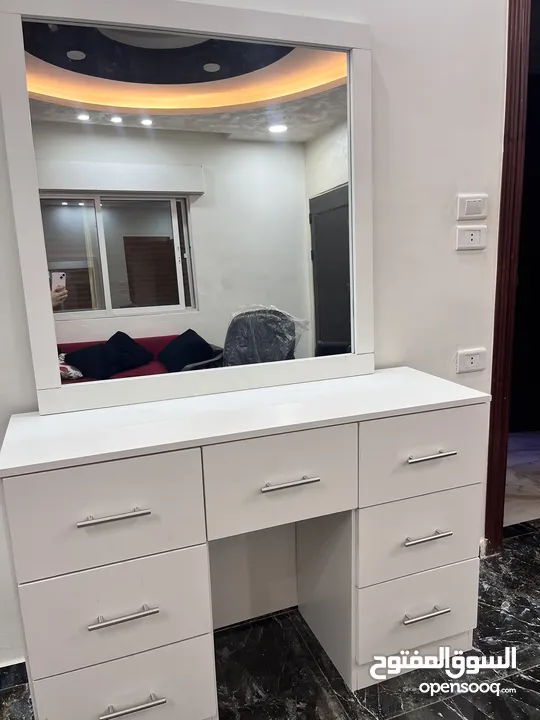 تواليت مكياج(جديد غير مستعمل )