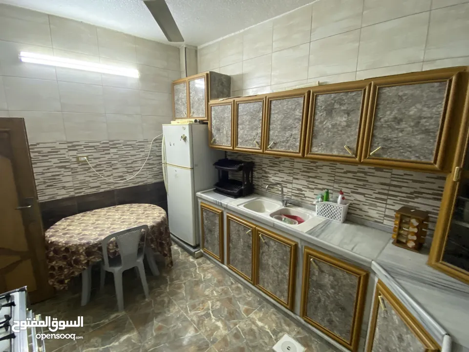 عمارة للبيع في وادي الحجر