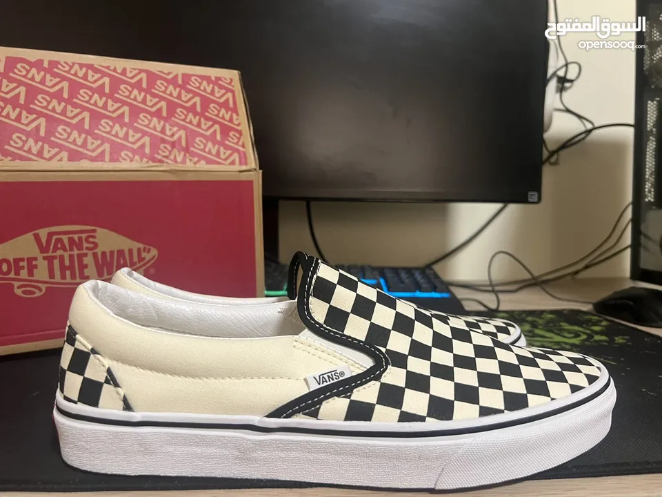 Brand New Vans Slip-On Shoes – Iconic Style & All-Day Comfort