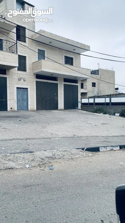 بناية طابقين للبيع في سنجل رام الله في حي المزيرعة مساحة الارض 800 م مع مخزنين كبار