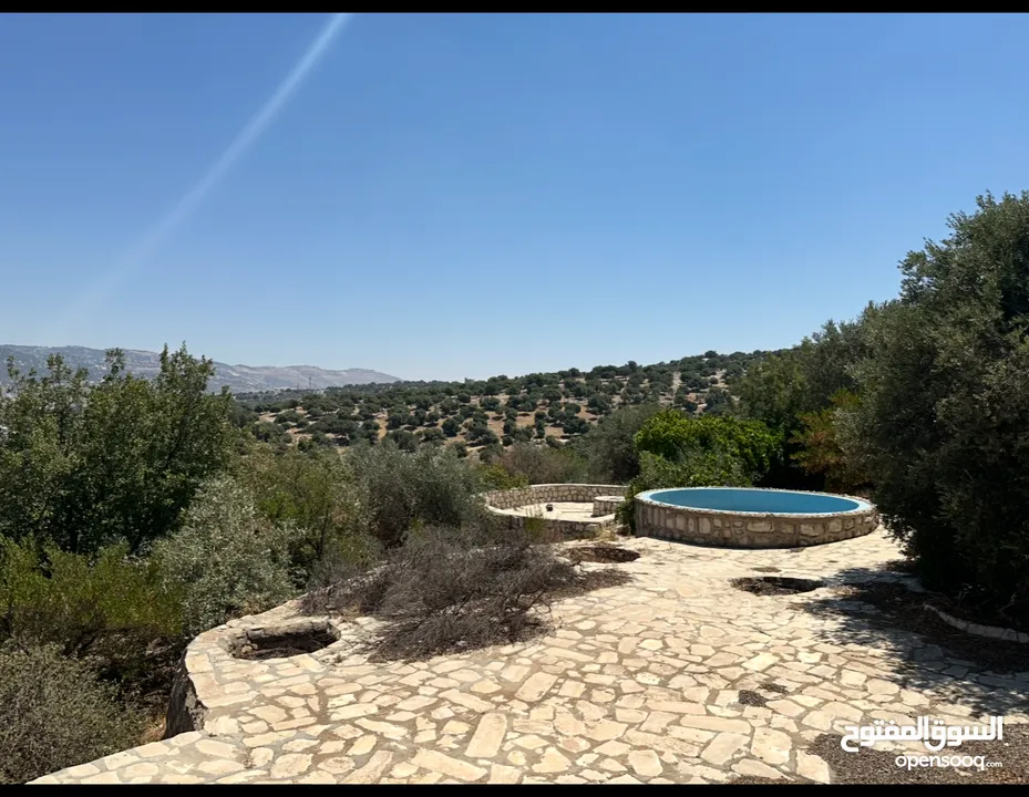 مزرعة للبيع   بأجمل  مناطق الصبيحي (ميسرة) على قمة الجبل ذو اطلالة خلابة