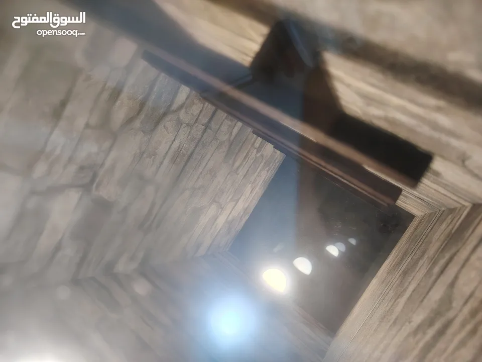 الطاولة الترند الاكثر جمالية طاولة 3D بجميع الوان المخمل الفاخر عملية جدا وبتشطيب مميز ........