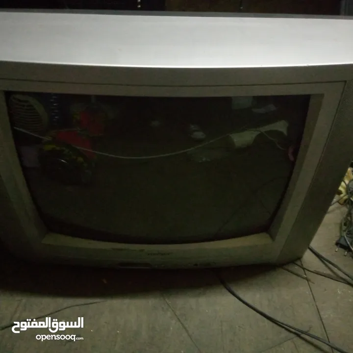 تلفزيون توشيبا مع ريموته حجم كبير شغال ميه بالميه مع رسيفر شغال للبيع
