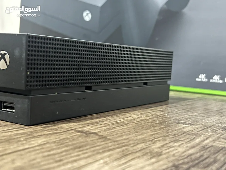 جهاز Xbox One X بحالة الجديد مع كرتونته