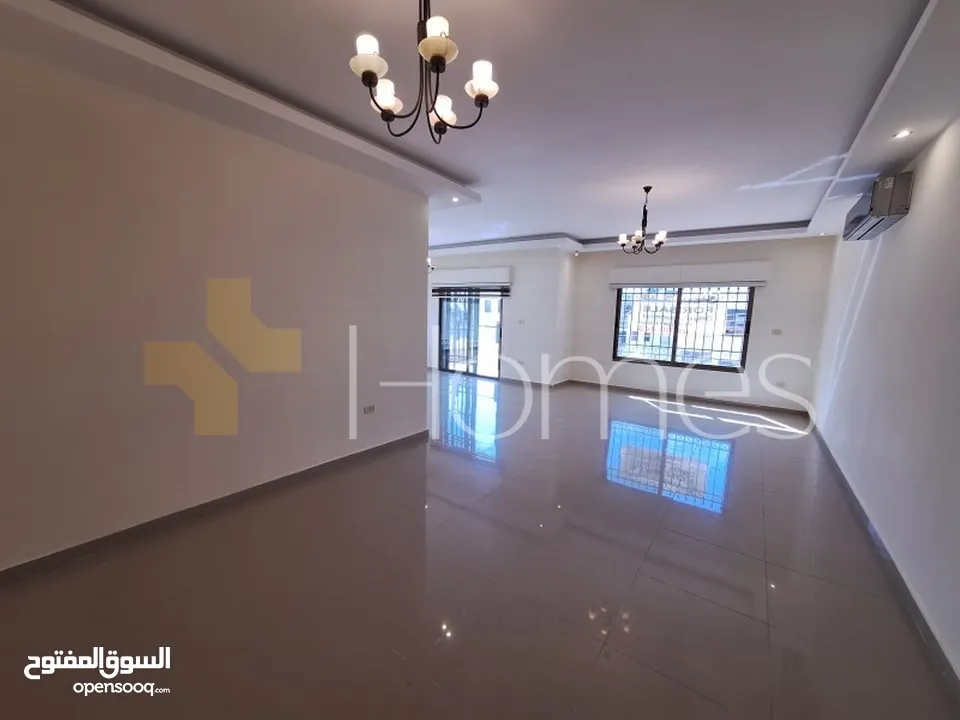 شقة طابق اول للبيع في دابوق بمساحة بناء 200م