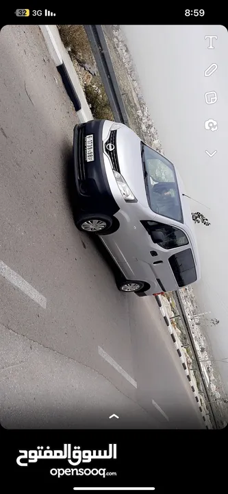 نيسان nv200