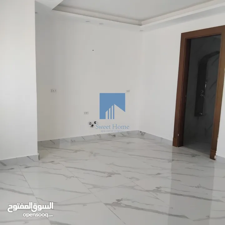شقة فاخرة للبيع في الرابية  - خلف الإتصالات ( Orange ) طابق ثالث 195م مع روف دوبلكس 110م لم تسكن