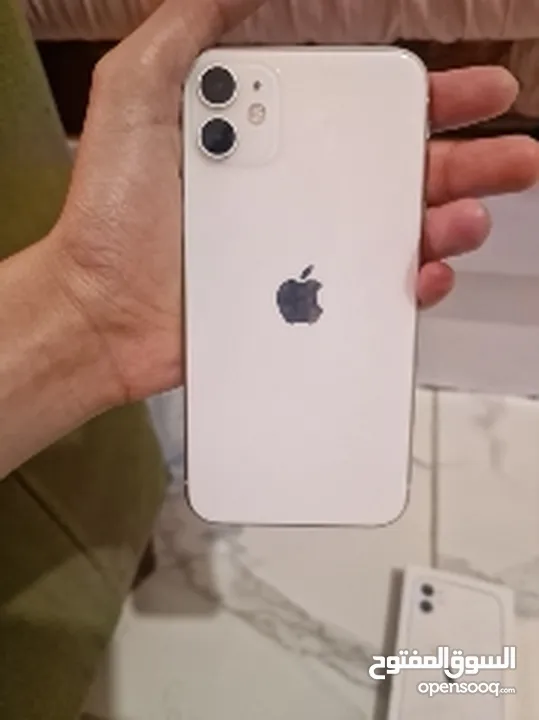 iPhone 11 للبيع بحالة ممتازة والسعر مغري