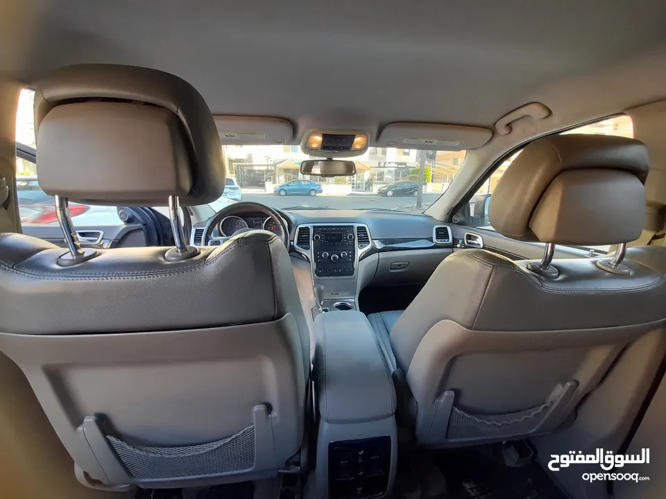 Jeep Grand Cherokee 2011                                                          Laredo 4x4