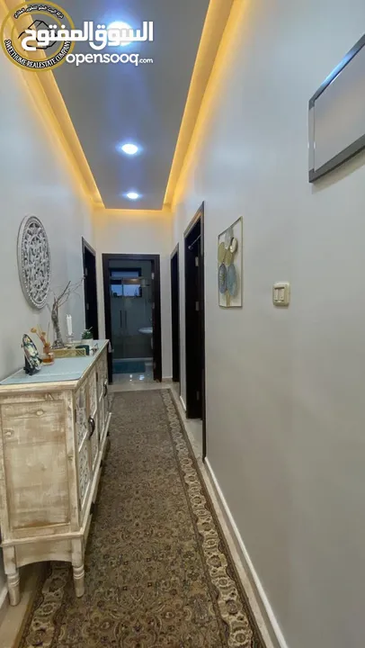 شقة أرضية فاخرة للبيع في خلدا العوجانية  - قرب جامع الهمشري 200م مع ترس امامي 70م تشطيب سوبر ديلوكس