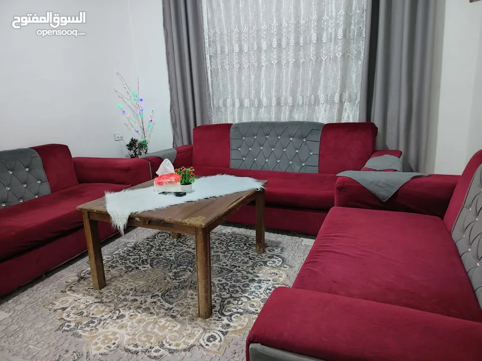 طقمين كنب خشب زان مستعمل  بحالة جيدة بسعر مناسب جدا