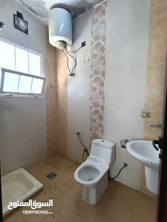 بالعذيبه خلف المدرسه العصريه غرف بدون فرش Uzaiba behind modern school room bathroom unfurnished