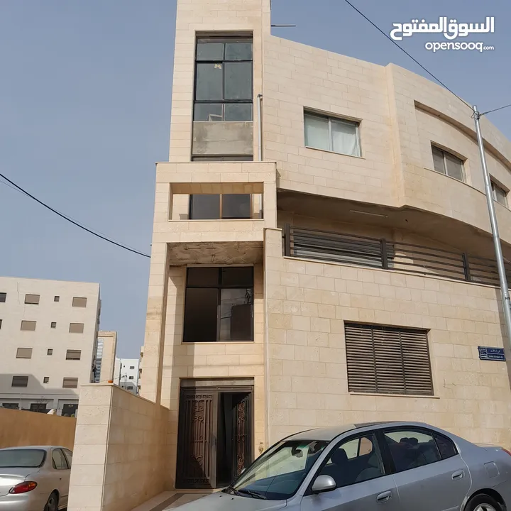 مجمع للبيع مادبا حنينا شارع السلطه بجانب سوبرماكت ابو حبيب الركيبات