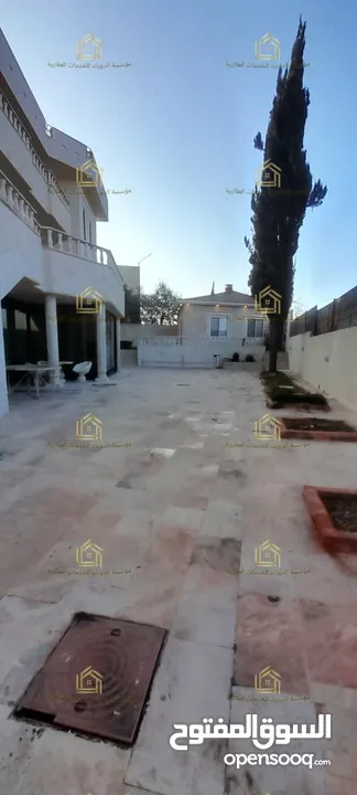 فيلا مفروشة فاخرة / ذات إطلالات رائعة/ اعلان رقم ( V119 )
