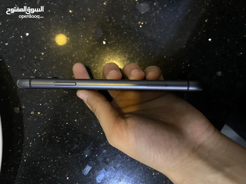ايفون 11 للبيع بحالة ممتازه وكاله ولا شخط