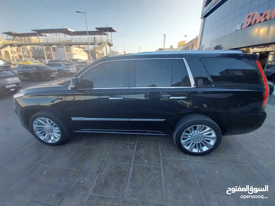 كاديلاك اسكاليد وارد الوكالة قاطع مسافة 29000km فقط صنف platinum