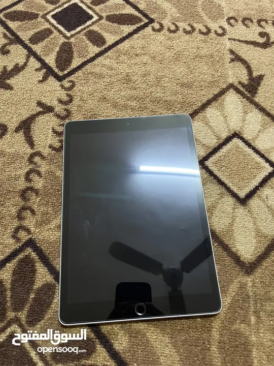 ايباد 9 للبيع 64 قيقا استعمال خفيف جدا للدراسه بحاله الوكاله