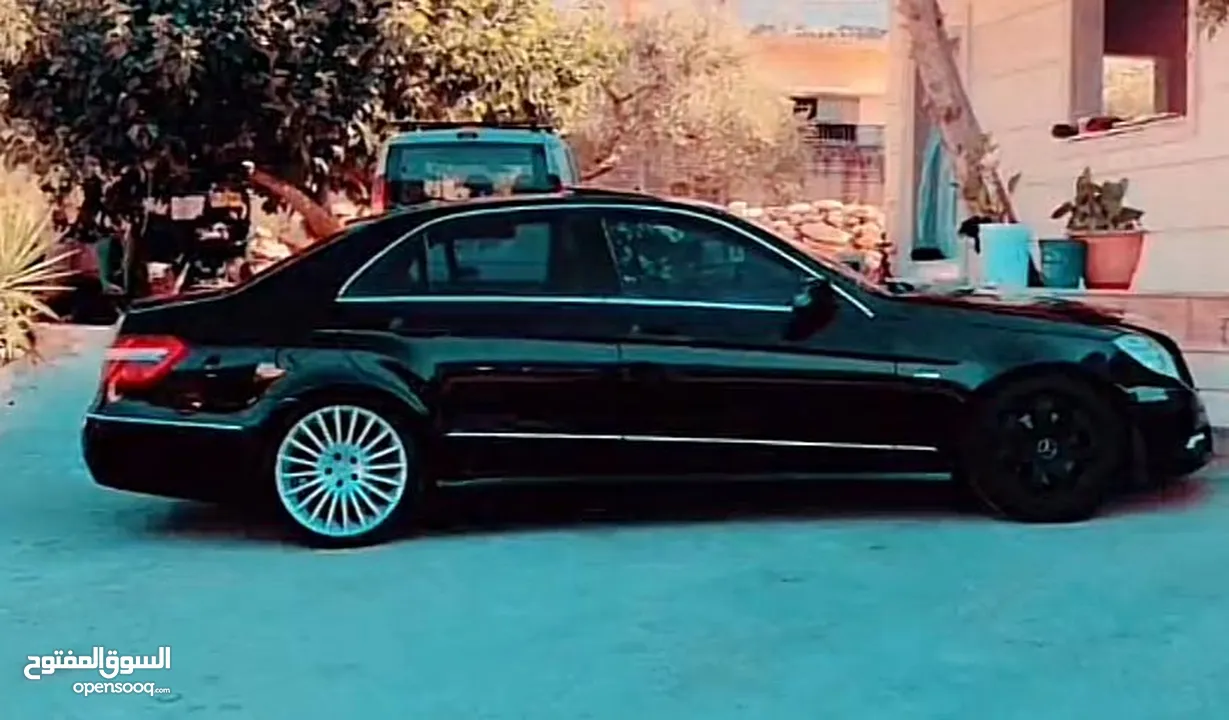 مرسيدس E200
