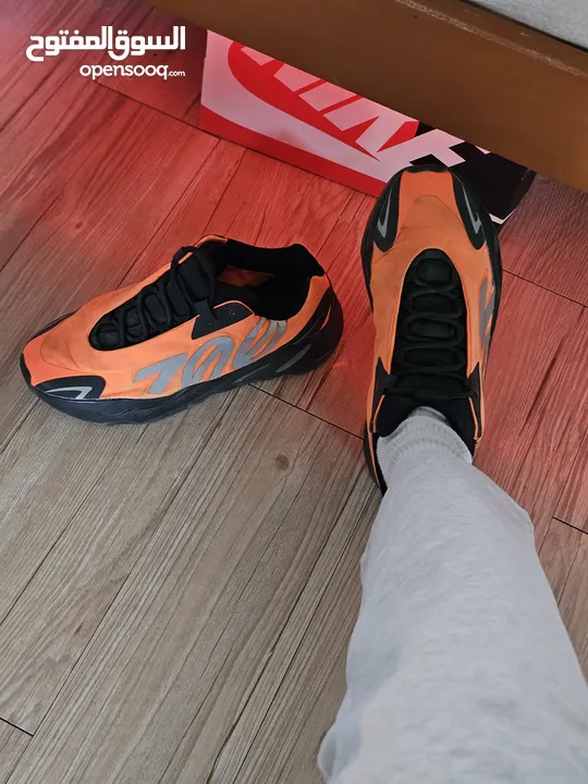 Adidas Yeezy 700 MNVN Orange Size(US):9