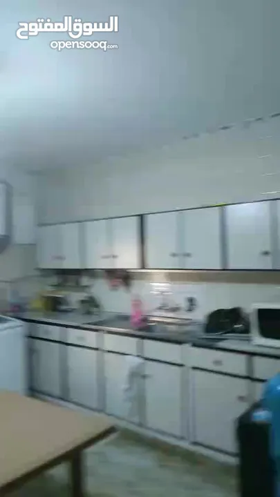 شقة للإيجار في جبل النزهه من المالك