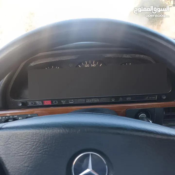 Mercedes  300 SE تب نضافة
