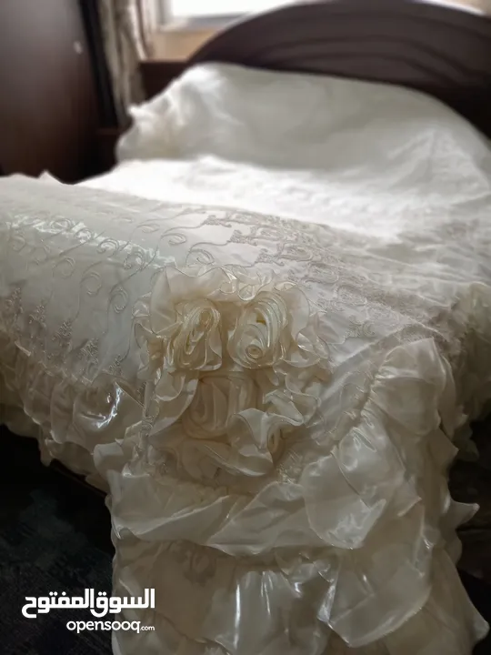 مسبل عروس.... ماركه الأمير  جديد لونه سكري فاتح  ساتان