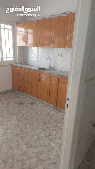 مكتب للايجار في البيره شارع القدس