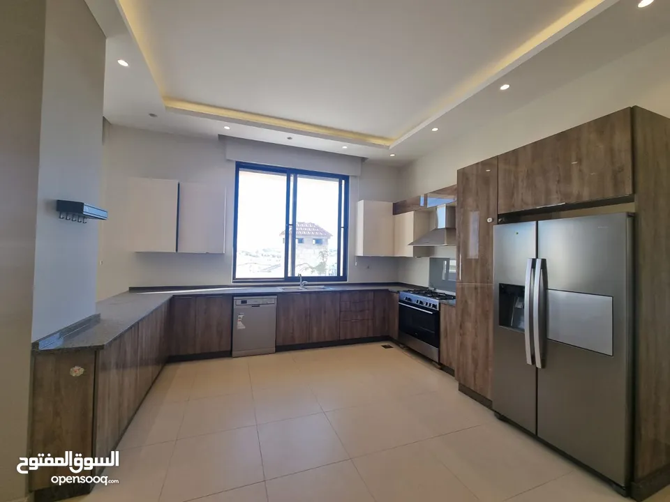 شقة شبه مفروشة للايجار في عبدون  ( Property 38888 ) سنوي فقط