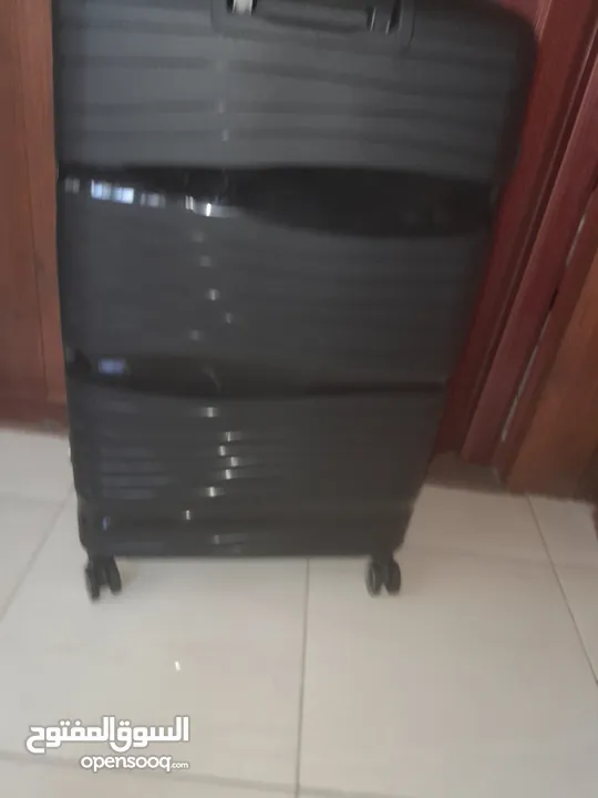 حقيبة سفر فخمة جديدة لون اسود حجم كبير