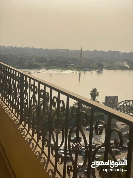 شقه في  برج بسعر لقطه مميزه جدا علي كورنيش النيل