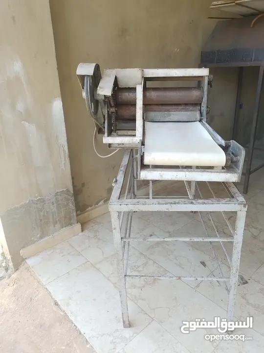 عدة فرن مناقيش بحالة جيدة ممتازة