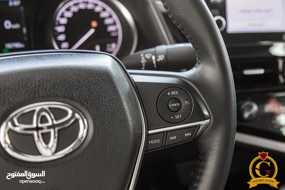 Toyota Camry Gle 2024  السيارة وارد و كفالة الشركة و قطعت 16,000 كيلو