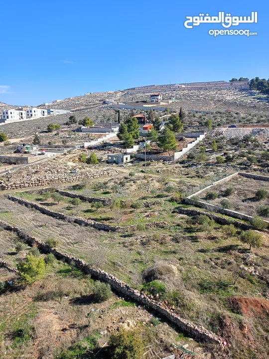 ارض للاجار في بيت اولا على الشارع الرئيسي