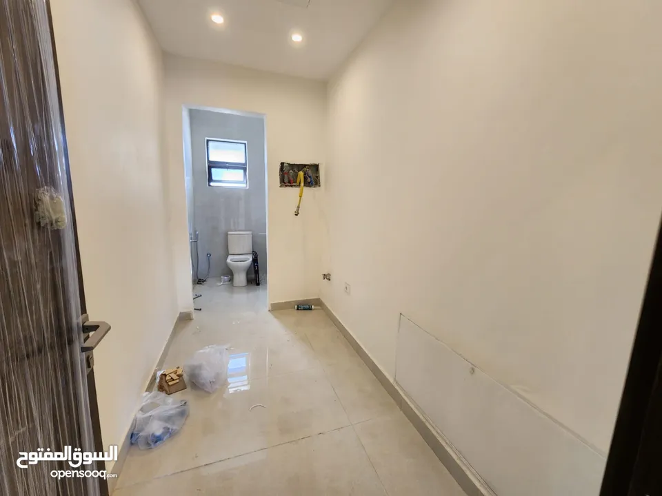 روف فاخر للبيع في عبدون ref : 14387