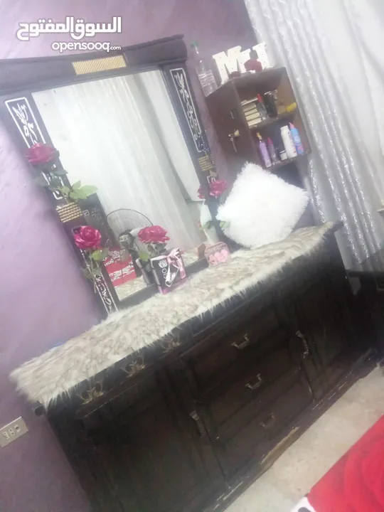 غرفه نوم بحاله جيده