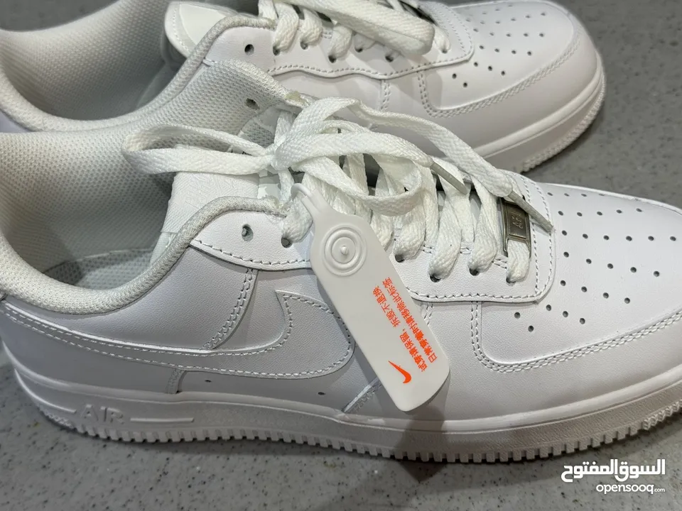 حذاء Nike Air Force 1 أبيض جديد – مقاس 43