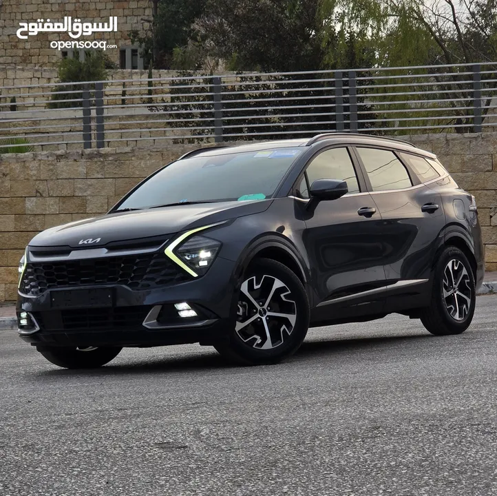 كيا سبورتاج هايبرد 2023 - فل كامل مع بانوراما - غرفة مميزه - عداد قليل اصلي - إمكانية التقسيط.