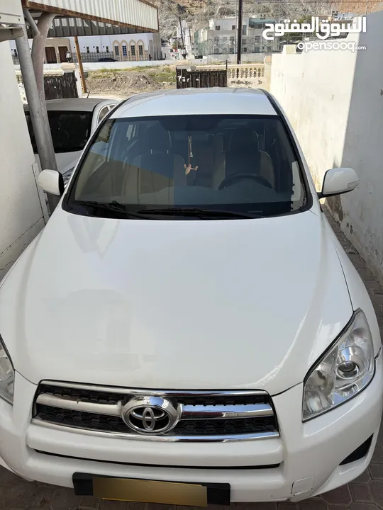 Toyota rv4 for sale very nice looking very good female car model 2012 Oman car