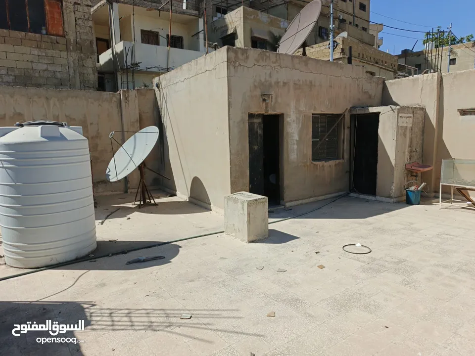 أربع شقق و سطحين للبيع في منطقة الهاشمي الجنوبي
