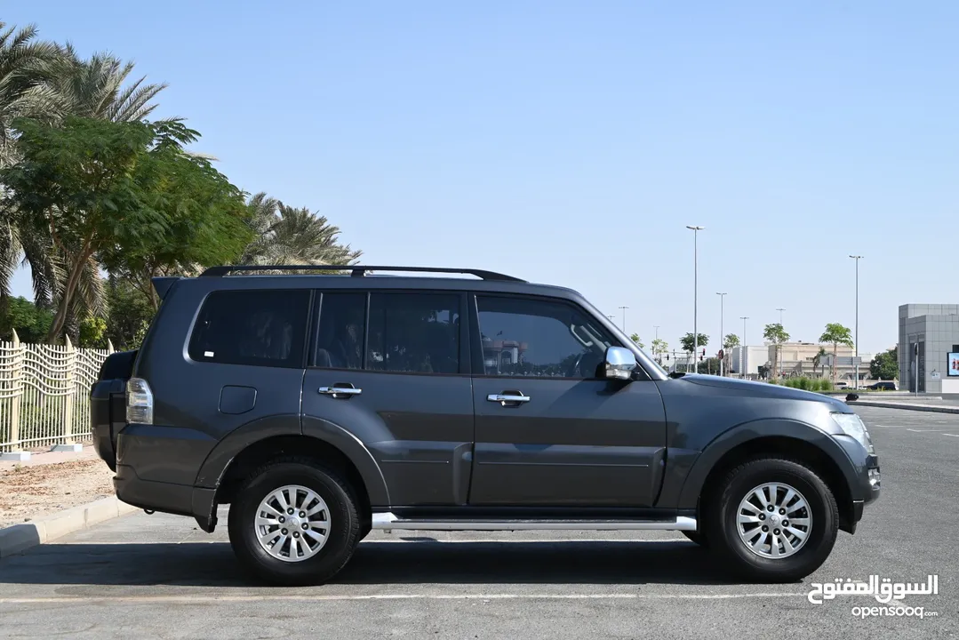 FSH - ORIGNAL PAINT - MITSUBISHI PAJERO GLS 4WD 2015 - FIRST OWNER - GCC